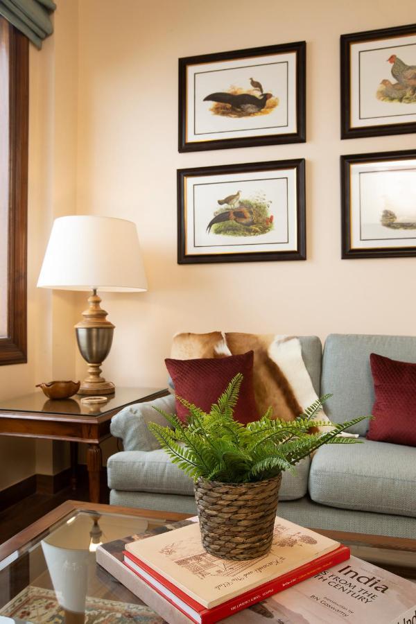 Daleside Manor, Boutique Hotel, Касаули Екстериор снимка